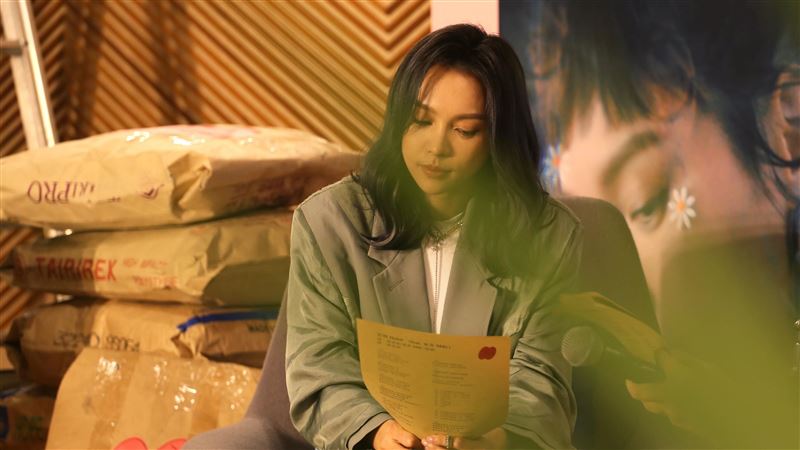 斷七年情還留婚戒　女星分手不敢說死