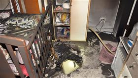 防除濕機釀災　新北消防局籲留意使用環境新北市消防局20日指出，探究除濕機致災原因，以機型老舊、電源線短路最高，次為召回機種，呼籲民眾應注意使用環境，並查詢經濟部標準檢驗局網站，檢視除濕機廠牌型號是否為召回機種。（新北市消防局提供）中央社記者黃旭昇新北市傳真　109年5月20日