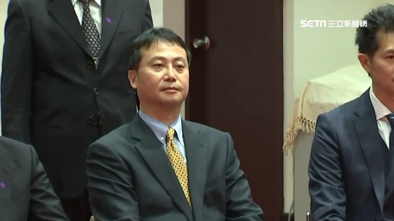 藍狂問：黃致達是誰？閣員合照首亮相