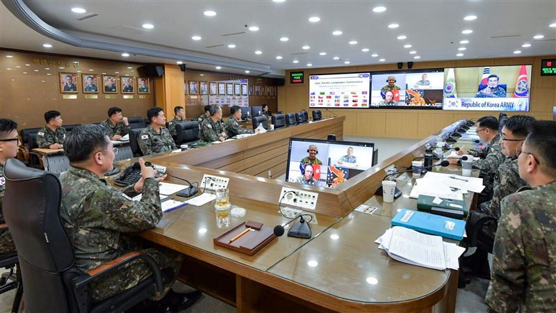 美主辦印太陸軍會議　台國旗現投影幕