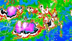 滯留鋒面加上西南風影響，今（21）日起連續三天將影響台灣最劇。（圖／翻攝自鄭明典臉書）