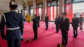 總統蔡英文、副總統賴清德21日前往忠烈祠致祭。（圖／總統府提供）