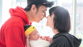 圈圈兒童音樂 提供   華語樂壇最強夫妻檔誕生！「幼兒界巨星」香蕉哥哥、草莓姐姐組「香草CP」跨界進攻樂壇