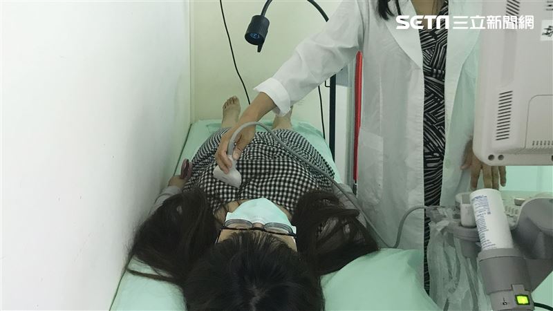 女胸長硬塊拖一年出血　就醫已來不及
