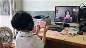 偏鄉聘師不易  新住民語課程採遠距教學12年國教課綱將新住民語納入課程，偏鄉地區各語種修課人數分散，導致單一學校很難開課，也不容易招聘到教師，採遠距教學方式進行。圖為個人直播共學模式。（教育部提供）中央社記者陳至中台北傳真  109年5月21日