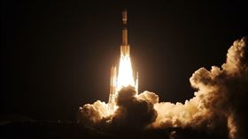 日本雖受疫情影響，但負責國際太空站運補工作的「白鸛」無人太空船21日排除萬難順利升空。（圖取自日本宇宙航空研究開發機構網頁jda.jaxa.jp）