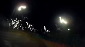 ▲重機騎士在新生高架上自摔，車子自行跑了300多公尺。（圖／翻攝自影片）