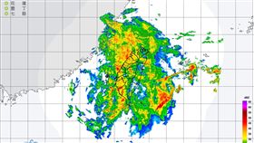 氣象局雷達回波，顯示今晚各地雨下越大。（圖／翻攝自氣象局網站）