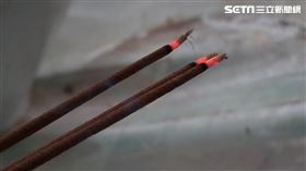 燒香。（圖／記者陳韋帆攝影）