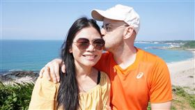 吳鳳與妻子（翻攝吳鳳 Rifat臉書）