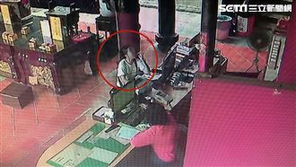 獨／大鬧宮廟畫面曝！蘇大媽狂啃雞腿