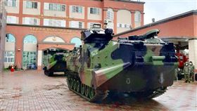 海軍陸戰隊已派遣2輛AAV7兩棲突擊車及2艘膠舟等裝備，進駐屏東縣消防局第四大隊恆春分隊。（圖／海軍司令部提供）