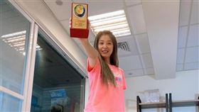 李燕特地前往新北市消防局、泰山消防分隊進行物資捐贈，她也因此舉獲邀成為「義消顧問」。臉書