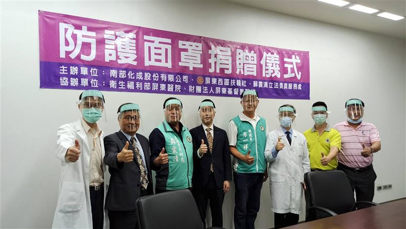 食品包裝公司產防護面罩　送醫療單位