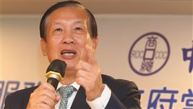 商總提服務業對政府紓困與振興經濟建言（3）中華民國全國商業總會21日下午舉行「服務業對政府當前紓困與振興經濟建言記者會」，理事長賴正鎰提出三大建言，並針對兩岸關係、一例一休等問題提出看法。中央社記者謝佳璋攝　109年5月21日