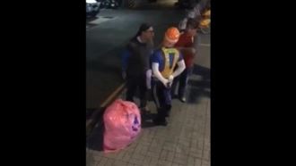 頭巾哥抓狂飆罵清潔隊員　網友看傻眼