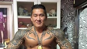 館長大方PO裸照！粉絲「放大」秒嚇呆：你的毛啦（圖／翻攝自飆捍臉書）