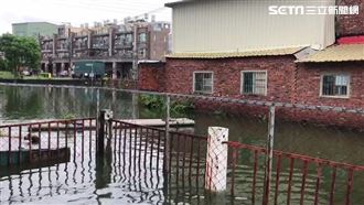 彰化這條巷淹成小河　居民進出得涉水
