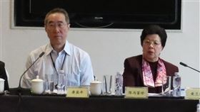 政協香港小組討論　唐英年陳馮富珍出席中國人民政治協商會議第13屆全國委員會第一次會議4日開放媒體記者參加港澳小組討論。前香港政務司長唐英年（左）、前世界衛生組織總幹事陳馮富珍（右）出席。中央社記者繆宗翰北京攝　107年3月4日