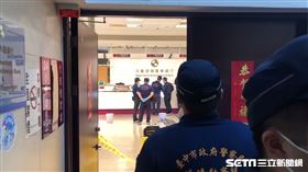 台中大雅區科雅路的兆豐銀行中科分行搶案／翻攝畫面