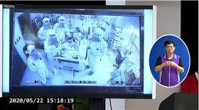 負壓隔離病房，5/8脫離葉克膜。（圖／翻攝自CDC記者會YouTube直播）