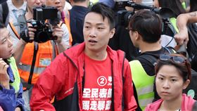 泛民派選舉大勝　60名當選人赴港理大會晤示威者（3）泛民新當選的約60名香港區議員25日下午在尖東百週年紀念公園集合，準備派代表進入理工大學會晤留守的示威者。剛當選的民陣召集人岑子杰也出席集會。中央社記者張謙香港攝　108年11月25日