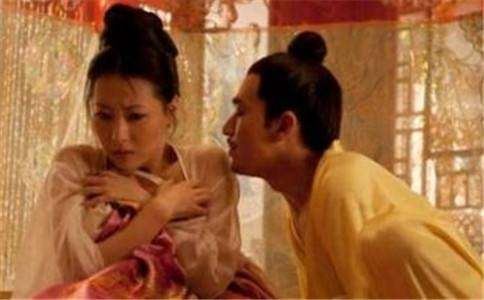渣！皇帝強逼兒媳陪睡…渣夫還很高興