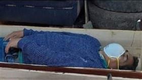 祕魯,禁足令,市長,棺材,裝死