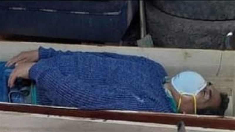 市長不管禁令喝酒狂歡　遇警躺棺裝死