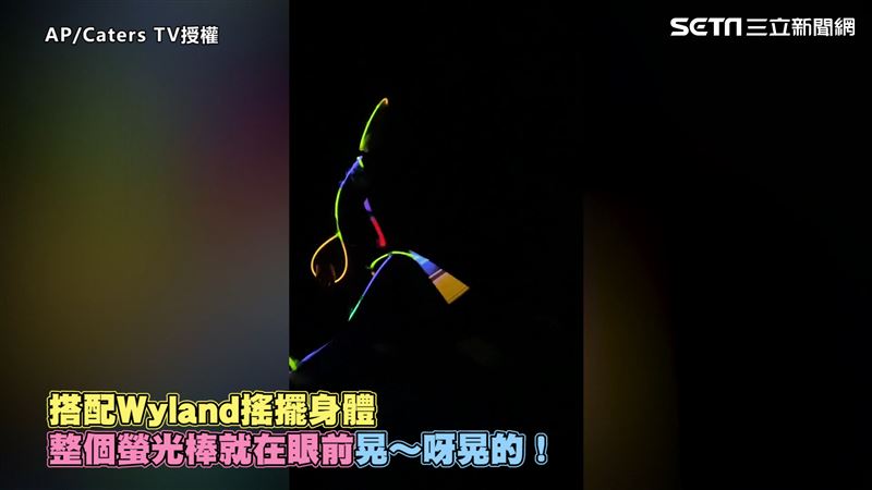 男孩跳螢光舞「這裡」狂甩　網笑翻！