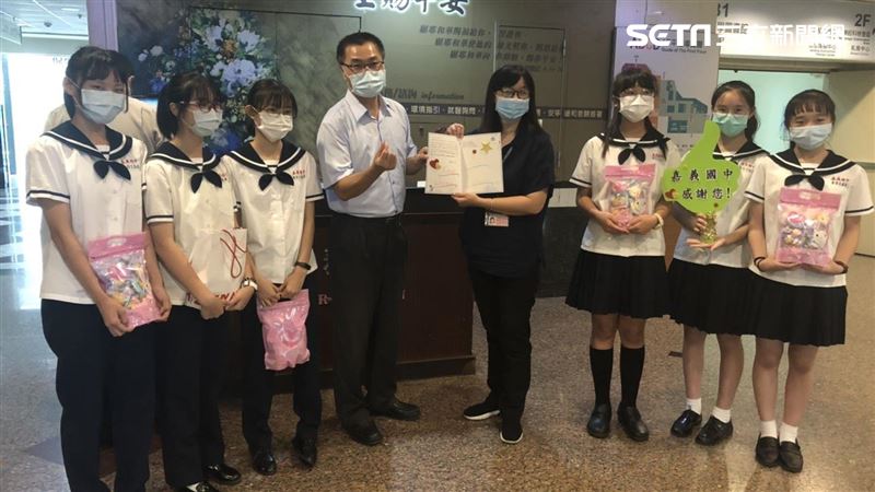 靠他才疫情緩！國中妹獻餅：感謝醫護