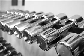 啞鈴。(圖/Pixabay)