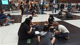 5/23坐爆台北車站大廳(記者陳弋攝影)