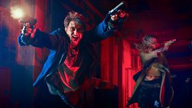 ▼▲（圖／捷傑電影提供）丹尼爾雷德克里夫與薩瑪拉威明近日傳出在街上打起來，消息曝光後引發不少網友驚呼，事後調查發現，原來兩人正在為電影《玩命online：雙槍對決》