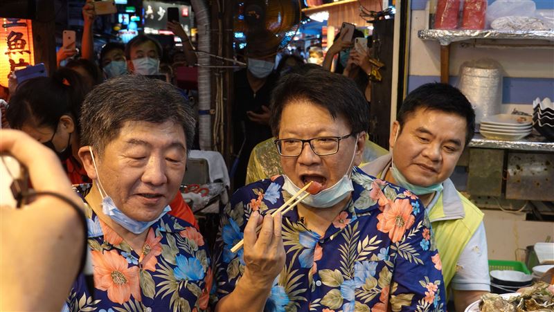 不只陳時中！他也在墾丁開起簽名會