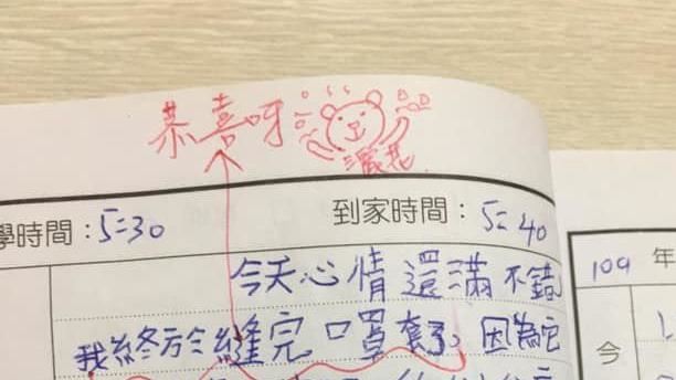 兒貼心縫口罩套送媽媽　真相曝她臉綠