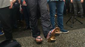 0523陳時中遊墾丁大街,木屐,記者許書萓攝影