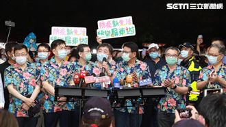 陳時中穿花襯衫遊墾丁　千名粉絲擠爆