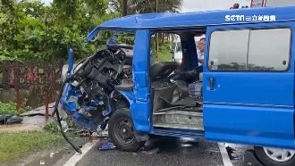 公務車自撞橋墩　駕駛卡車內命危送醫