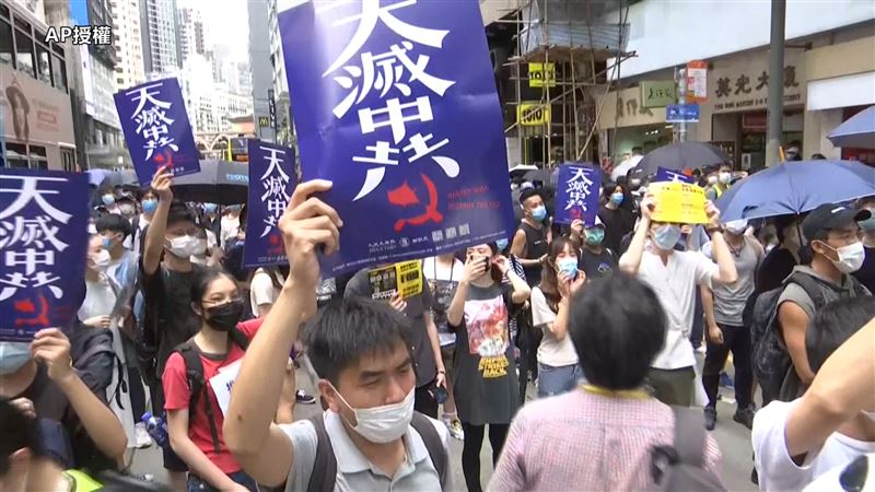 港人搶換外幣　45分鐘百萬美元換光