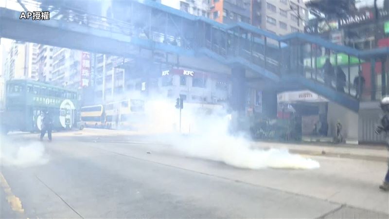新／香港反惡法遊行　港警發射催淚彈