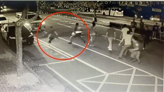 派出所前大亂鬥　警空鳴2槍奪刀壓制