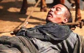 刑罰、腰斬（圖／翻攝自網路）