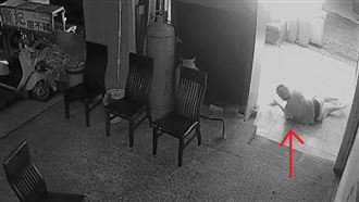 影像曝！台中惡男縱火「炸飛滾3圈」