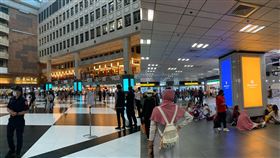 文學作家朱宥勳，罕見動怒北車大廳。（圖／翻攝自朱宥勳臉書）
