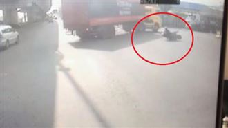奪命畫面曝！騎士噴車底下一秒人沒了