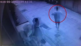 追砍,刀傷,見骨,台北,微風廣場,計程車,開山刀,欠債,福成宮(圖/翻攝畫面)
