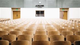 教育部最新調查顯示，107學年度大專生休學率是近5年新高，其中以博士班比率最高。（示意圖／翻攝自Unsplash圖庫）
