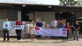 台僑胞捐贈物資給泰國邊境非政府組織泰國台僑胞疫情聯合應變小組22日捐贈醫療物資，給位於噠府美索地區協助緬甸移工的非政府組織秀克羅瘧疾研究團隊與邊境醫療基金會。（邊境醫療基金會提供）中央社記者呂欣憓曼谷傳真  109年5月25日