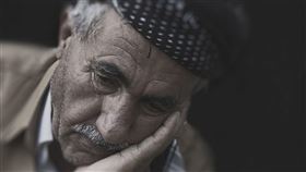 老人不開心。（圖／翻攝自Pixabay）